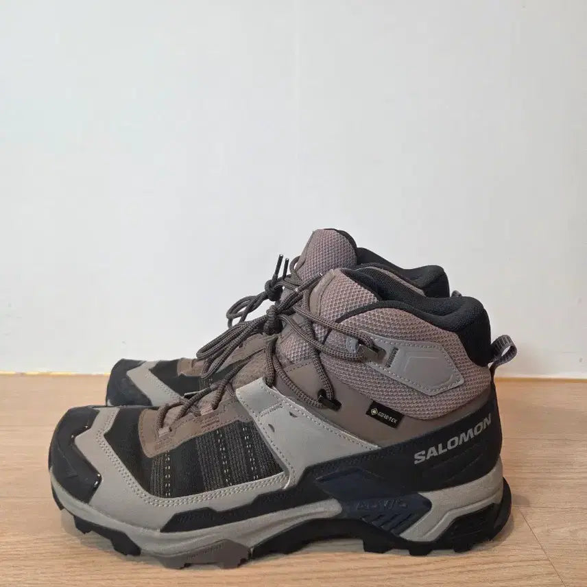 [SOLD OUT] 살로몬 등산화 280mm ( X울트라  MID GTX )