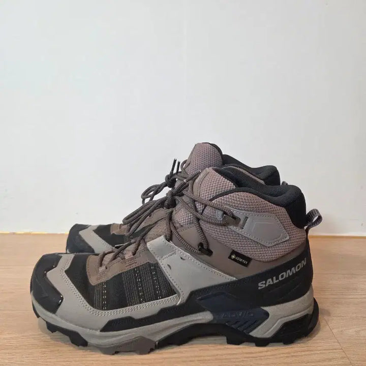 [SOLD OUT] 살로몬 등산화 280mm ( X울트라  MID GTX )
