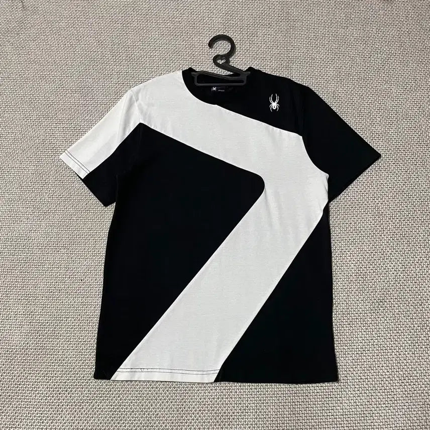 [SOLD OUT] L 스파이더 라운드 반팔티 B.8260