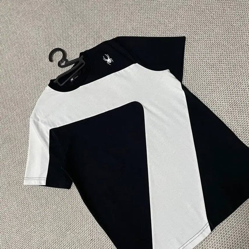 [SOLD OUT] L 스파이더 라운드 반팔티 B.8260