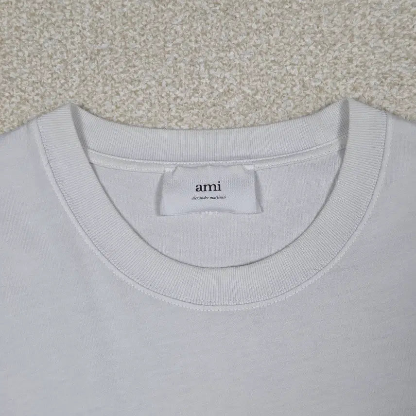 [SOLD OUT] [아미] 스몰 하트 로고 반팔 티셔츠 | S00483