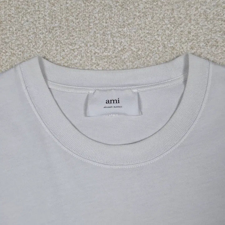 [SOLD OUT] [아미] 스몰 하트 로고 반팔 티셔츠 | S00483
