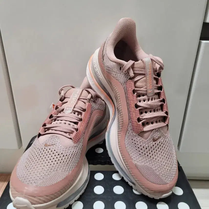 [SOLD OUT] 나이키 255 에어 줌 페가수스 프리미엄 로즈골드 여성 운동화