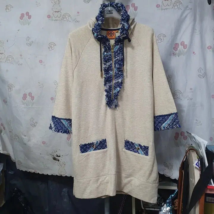 [SOLD OUT] 토리버치 ( 테슬 배색)   니트  후드   티셔츠