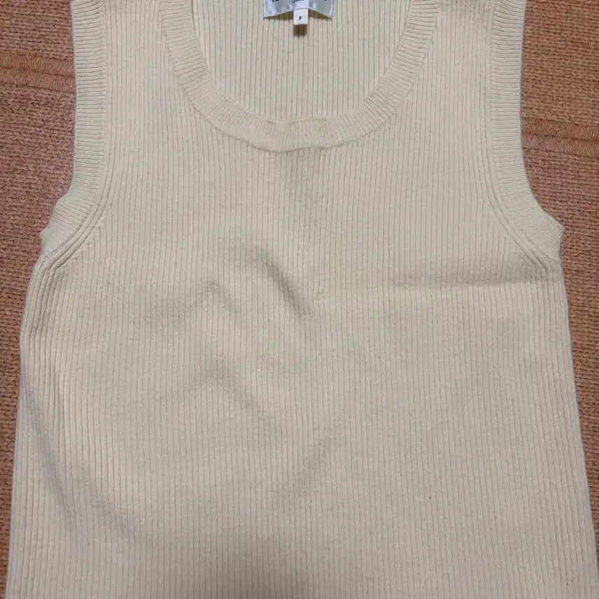 [SOLD OUT] 유어네임히얼 나시