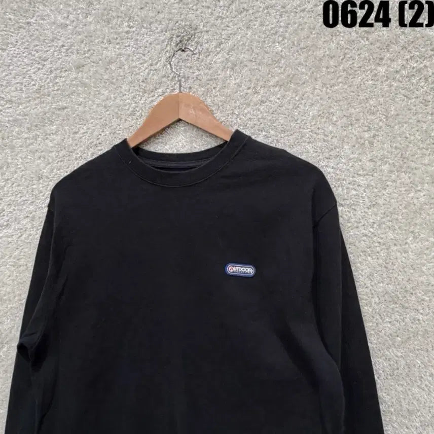 [SOLD OUT] 아웃도어 맨투맨 블랙 s