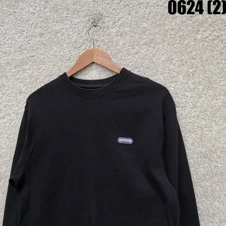 [SOLD OUT] 아웃도어 맨투맨 블랙 s