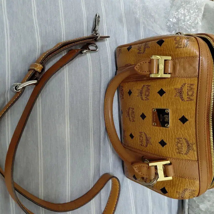 [SOLD OUT] MCM 비세토스 숄더백 브라운