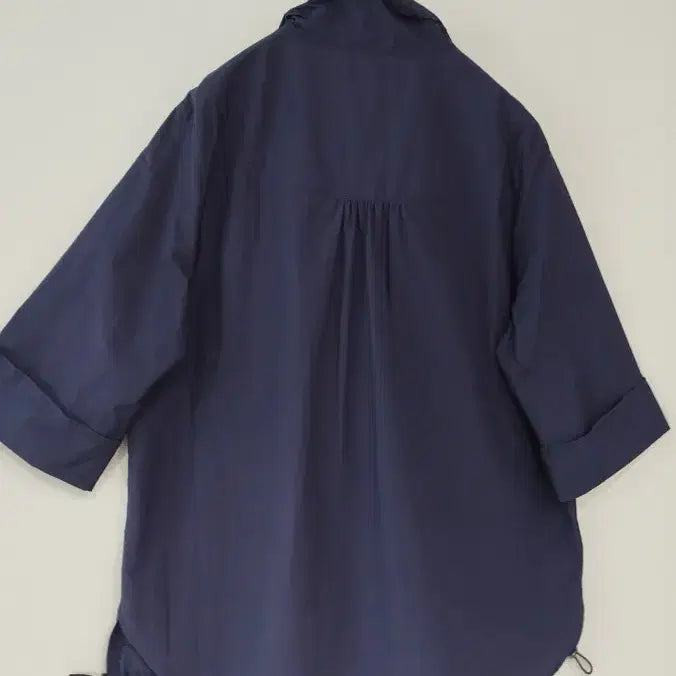[SOLD OUT] 크로커다일 네이비 얇은 바시락 박시핏 자크 반오픈 블라우스