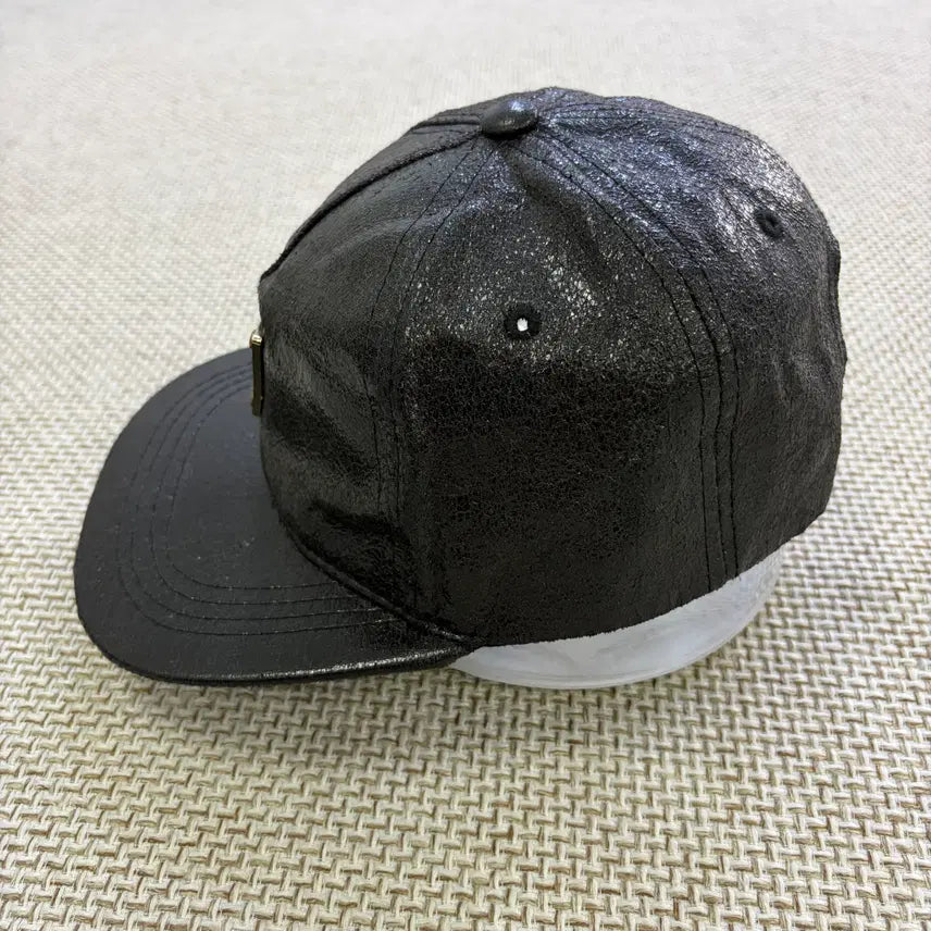 [SOLD OUT] F 헤이터 가죽 스냅 모자 0623D1
