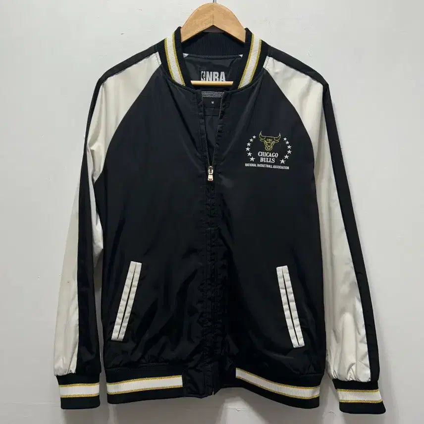 [SOLD OUT] 시카고 불스 NBA 스타디움 점퍼 블랙 화이트 M