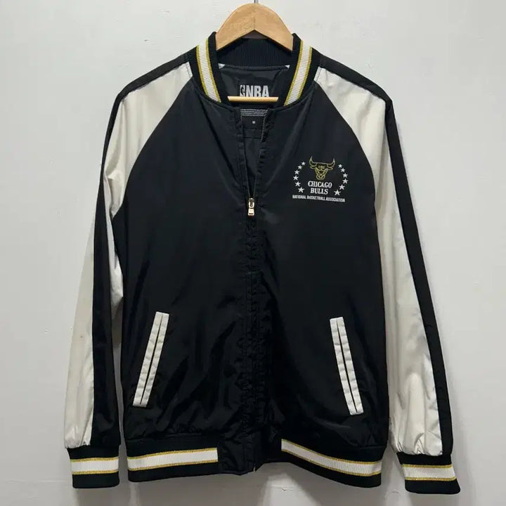 [SOLD OUT] 시카고 불스 NBA 스타디움 점퍼 블랙 화이트 M