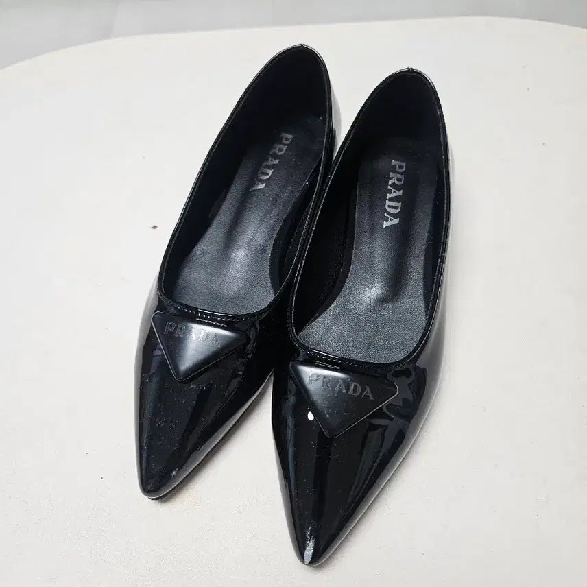 [SOLD OUT] 프라* 에나멜 펌프스 블랙