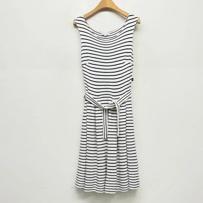 [SOLD OUT] 아네스베 스트라이프 민소매 원피스