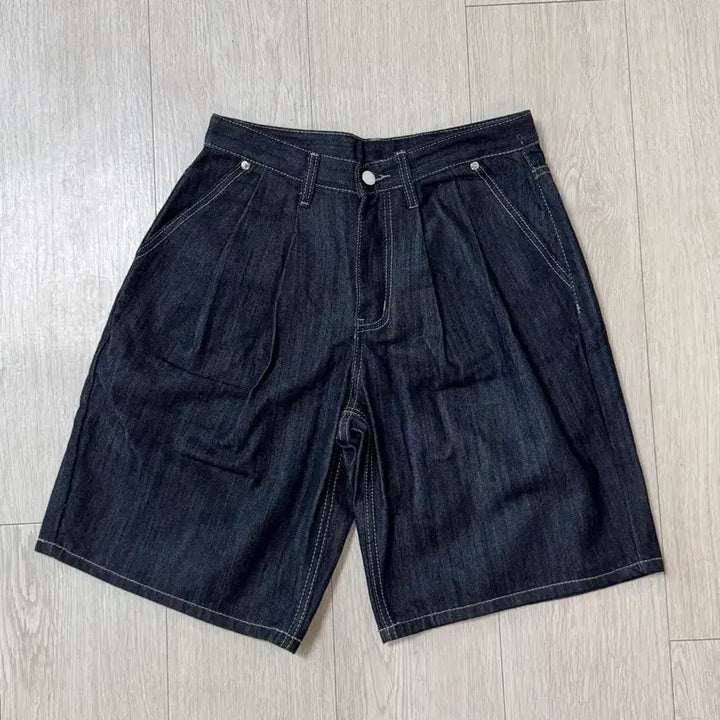[SOLD OUT] 새상품 트릴리온 투턱 버뮤다 데님