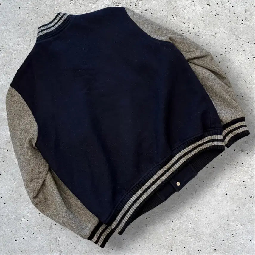 [SOLD OUT] [L] 맥그리거 울 바시티 야구 점퍼 네이비/그레이