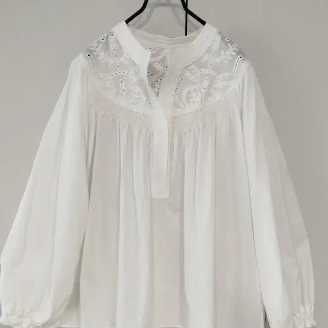 [SOLD OUT] 새옷  A+G 하얀색 면 레이스 배색 고급스런 공주블라우스