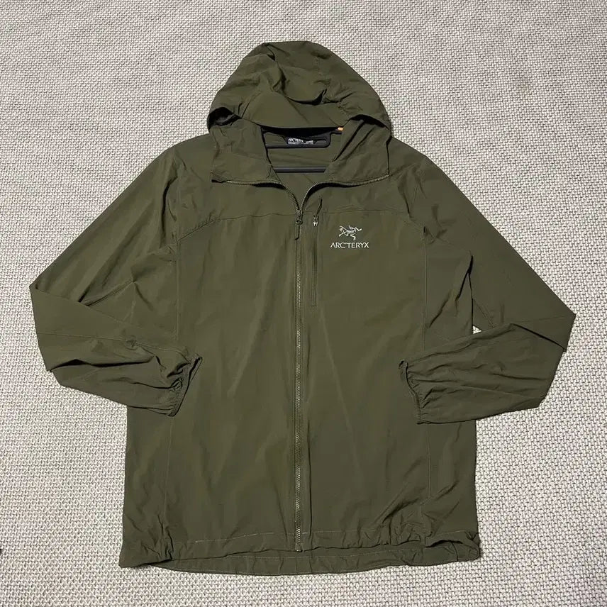 [SOLD OUT] L 아크테릭스 스쿼미시 타츠 바람막이 B.8297
