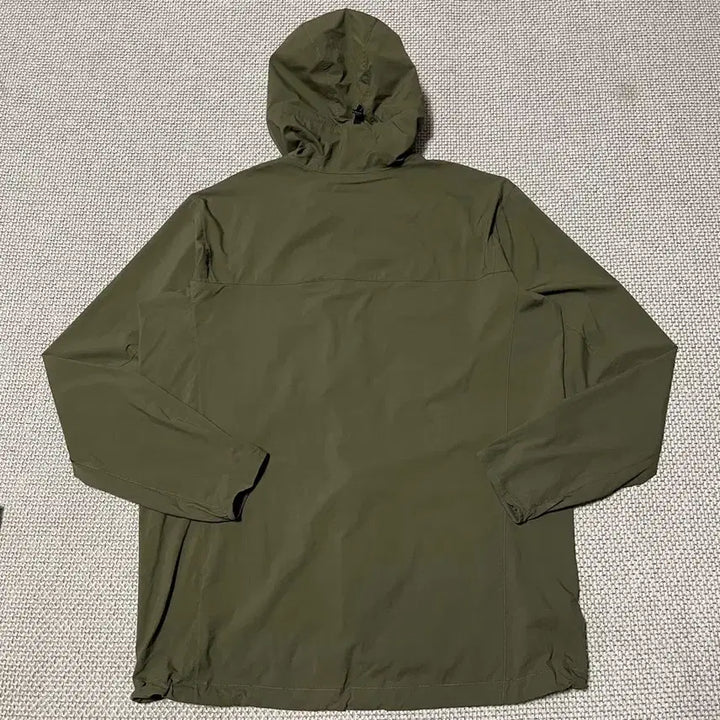 [SOLD OUT] L 아크테릭스 스쿼미시 타츠 바람막이 B.8297