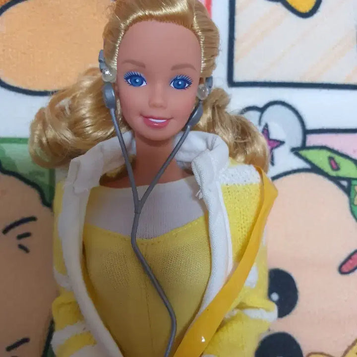 [BUNJANG] Barbie Doll Yellow Sportswear Set with Accessories / 바비인형 옐로우 운동복 세트