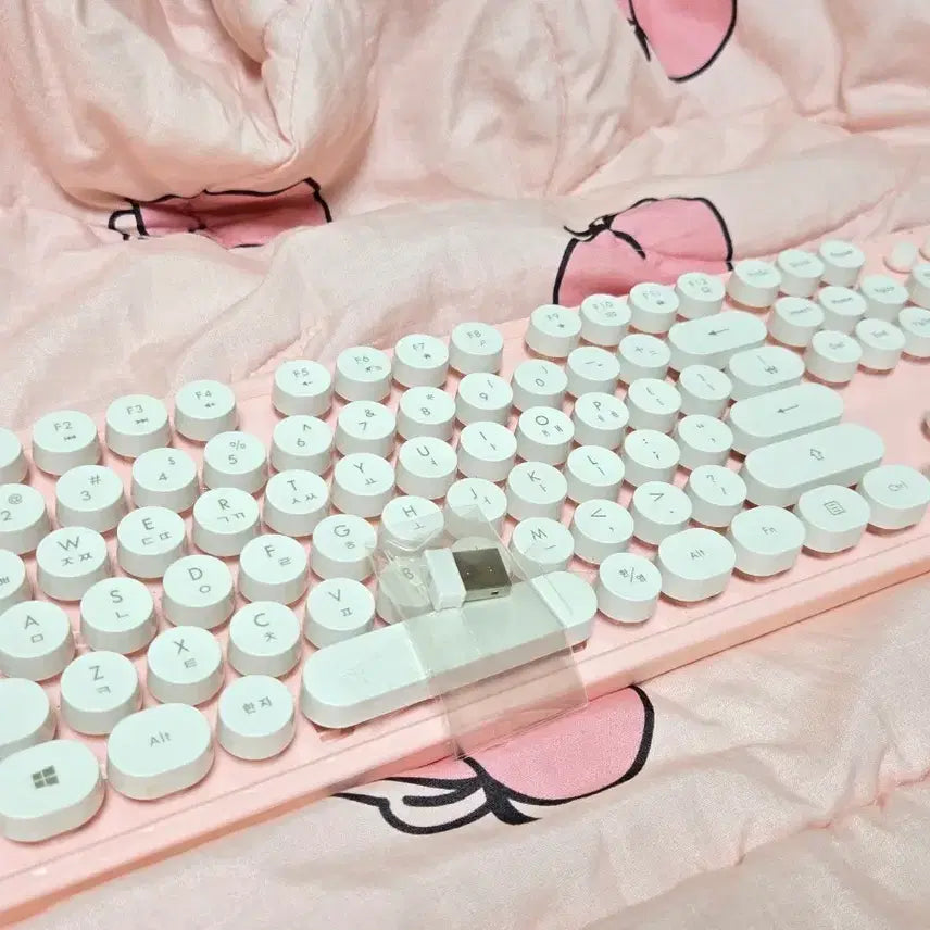 [BUNJANG] Retro Wireless Keyboard Pink / 핑크색 레트로 무선 키보드
