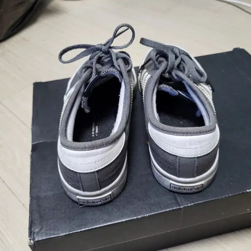 [BUNJANG] Adidas Grey Tennis Shoes 225mm / 아디다스 그레이 운동화 225mm 상태매우좋음