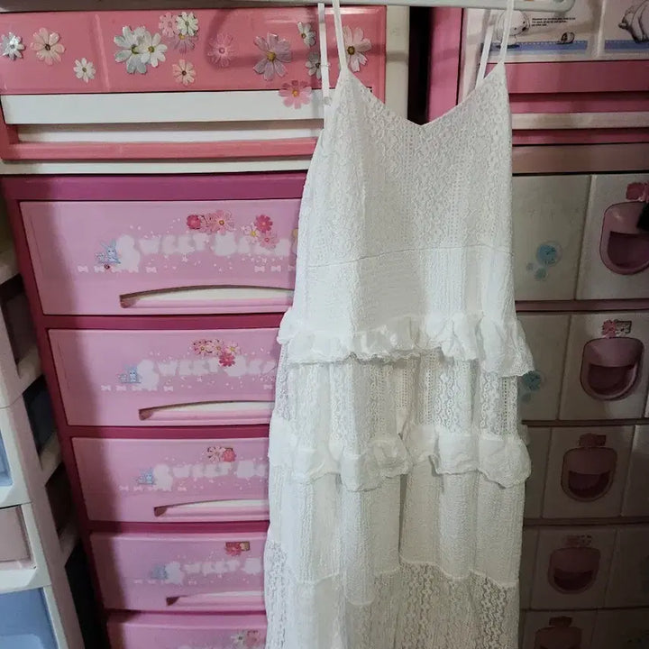 [BUNJANG] White Lace Frill Maxi Dress / 끈 레이스 캉캉 원피스 화이트 마른66가능~ 옆에지퍼잇고속치마잇어요