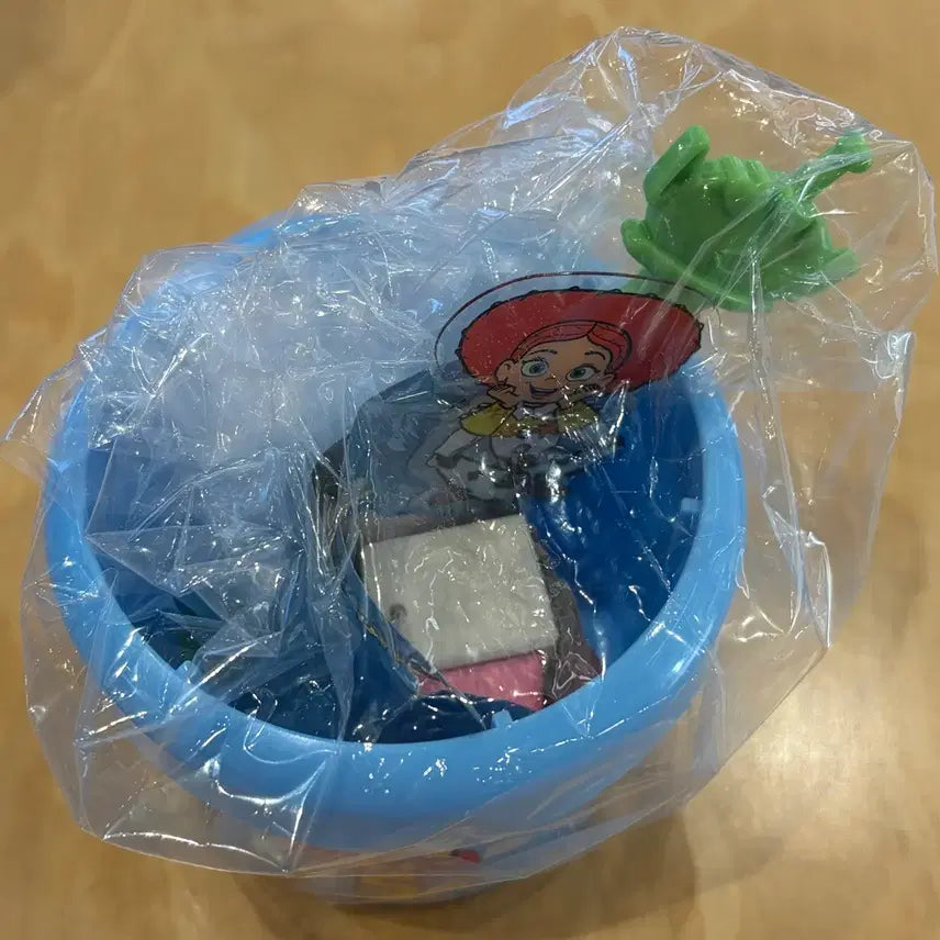 [BUNJANG] Baskin Robbins Toy Story Play Cup Set - Jessie Keycap / [새상품 직거래 만원] 배스킨라빈스 토이스토리 플레이컵 제시 키캡 세트