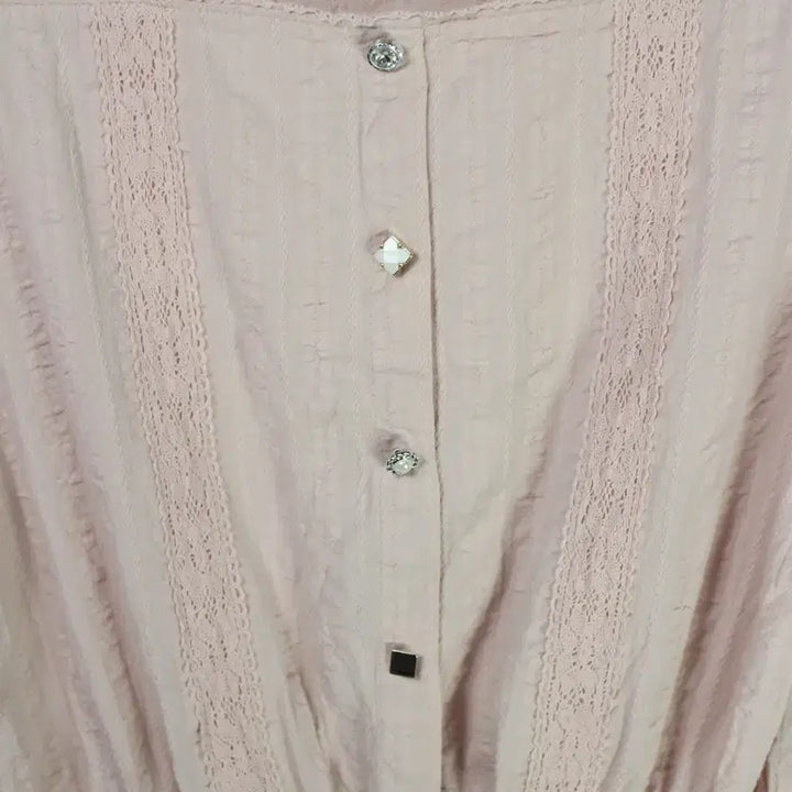 [BUNJANG] Lace Square Neck Blouse with Point Buttons / JPN 포인트 단추 레이스 스퀘어넥 블라우스 [26062413]