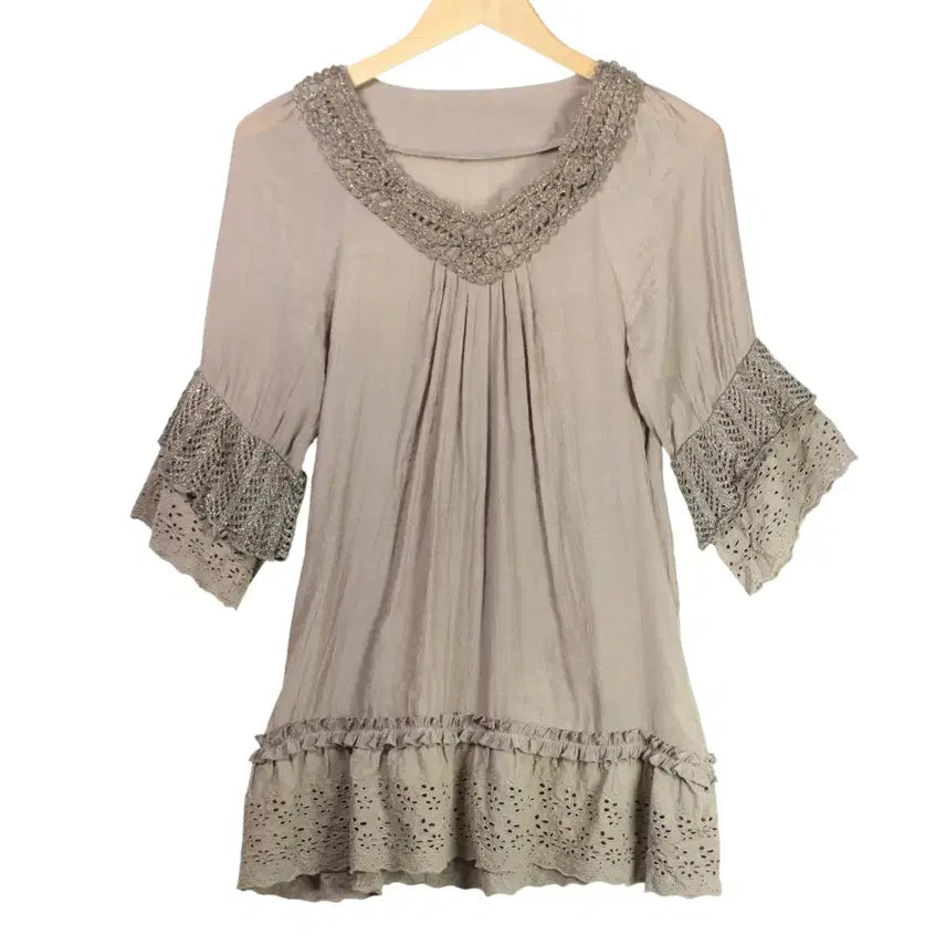 [BUNJANG] Eyelet Punching Hem Knit Frill Blouse / JPN 아일렛 펀칭 밑단 니트 프릴 블라우스 [26062414]