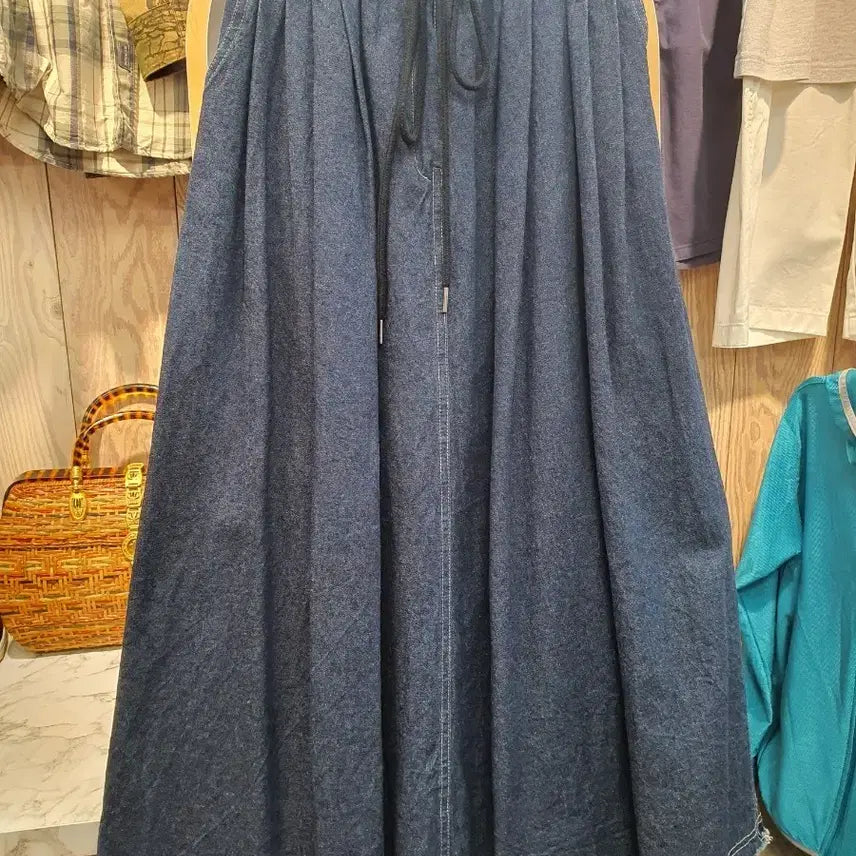 [BUNJANG] Denim Pleated Maxi Skirt with Back Elastic and Drawstring / [상태최상] 데님 턱 플리츠 롱스커트/청맥시스커트 (뒷밴딩/스트링)