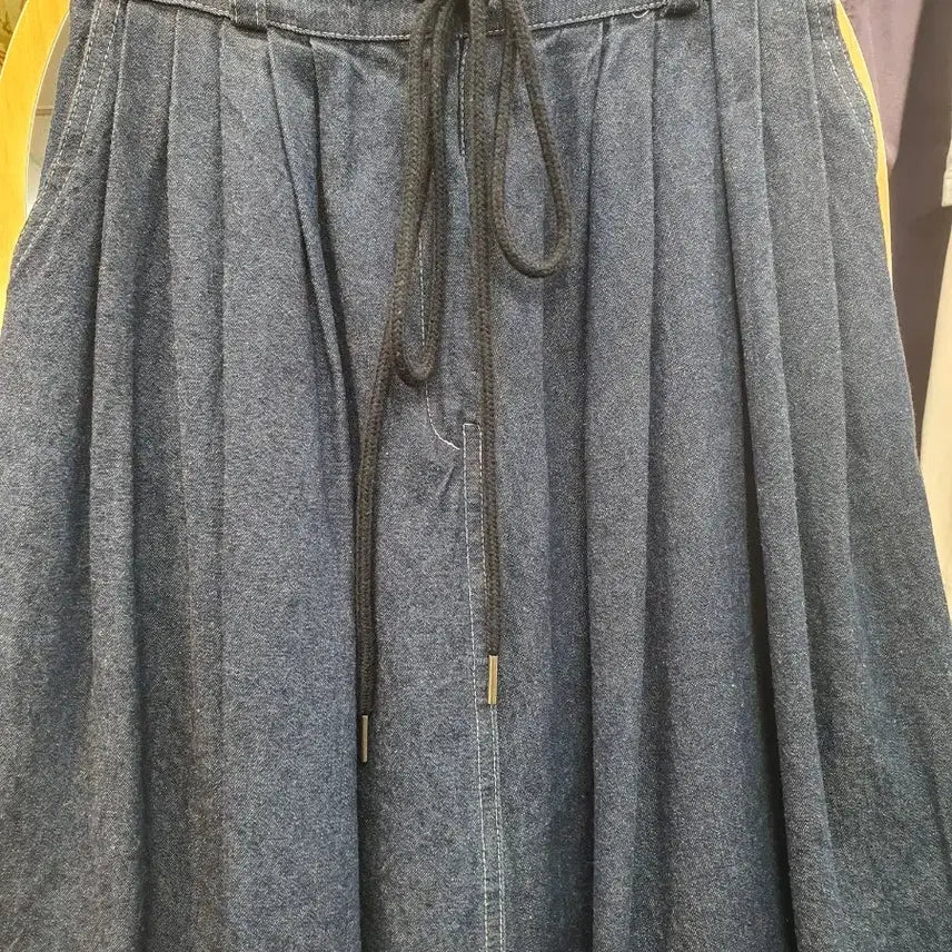[BUNJANG] Denim Pleated Maxi Skirt with Back Elastic and Drawstring / [상태최상] 데님 턱 플리츠 롱스커트/청맥시스커트 (뒷밴딩/스트링)