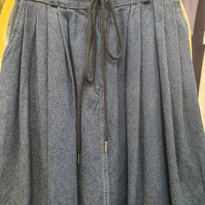 [BUNJANG] Denim Pleated Maxi Skirt with Back Elastic and Drawstring / [상태최상] 데님 턱 플리츠 롱스커트/청맥시스커트 (뒷밴딩/스트링)
