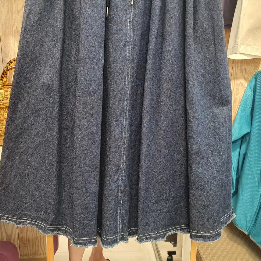 [BUNJANG] Denim Pleated Maxi Skirt with Back Elastic and Drawstring / [상태최상] 데님 턱 플리츠 롱스커트/청맥시스커트 (뒷밴딩/스트링)