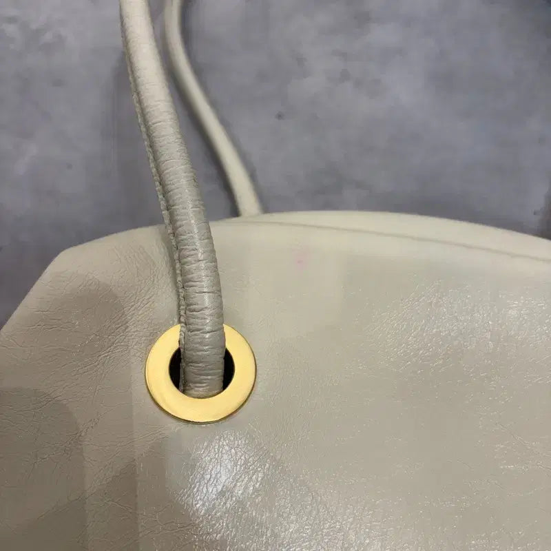 [BUNJANG] OSSOOI Washed Beige Circle Brot Shoulder Bag / OS 오소이 소가죽 써클브로트 숄더백 워시드베이지