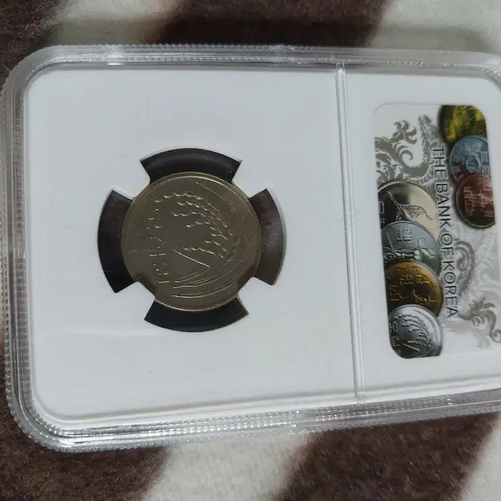 [BUNJANG] 1993 South Korean 50 Won Coin UNC Uncirculated Error Coin / 한국은행 50원 동전 1993년 UNC 미사용 애러동전