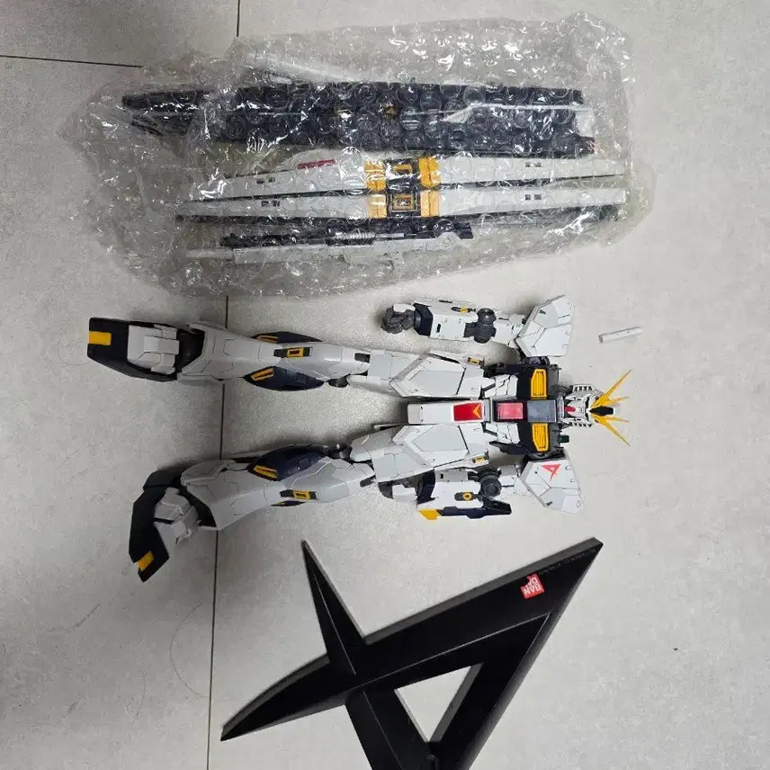 [BUNJANG] MG Nu Gundam Ver. Ka Built Model Kit / mg 뉴건담 버카 가조