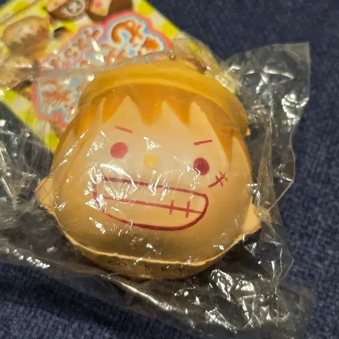 [BUNJANG] One Piece Mugiwara Store "Weapon Gripping" Mascot Keychain - Luffy / 원피스 무기빵시리즈 무기니기 마스코트 키링 루피