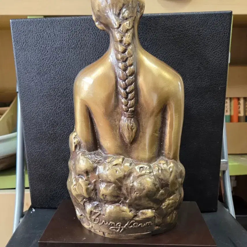 [BUNJANG] Oh Byung-keun Bronze Woman Sculpture / 오병근 작가의 브론즈 여인상 조각상