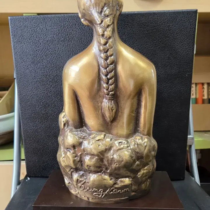 [BUNJANG] Oh Byung-keun Bronze Woman Sculpture / 오병근 작가의 브론즈 여인상 조각상