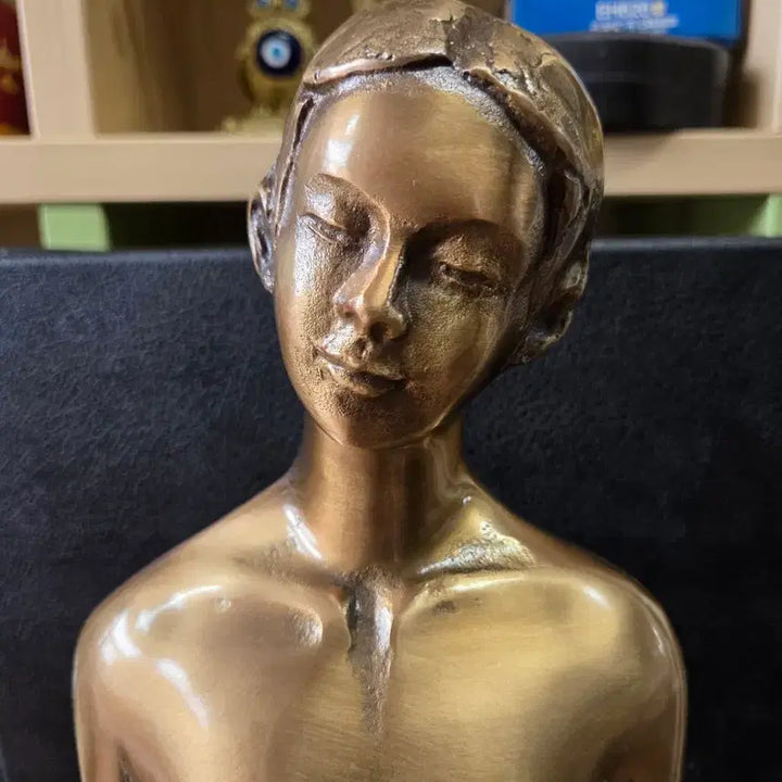 [BUNJANG] Oh Byung-keun Bronze Woman Sculpture / 오병근 작가의 브론즈 여인상 조각상