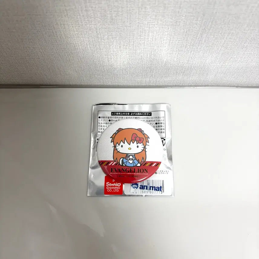 [BUNJANG] Evangelion Asuka Langley Petri Doll Desktop Figure &amp; Sanrio Hello Kitty Can Badge Set / 에반게리온 아스카 랑그레이 페타돌 데스크탑 피규어 산리오 헬로키티 캔뱃지