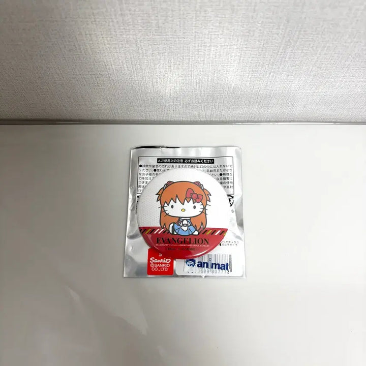 [BUNJANG] Evangelion Asuka Langley Petri Doll Desktop Figure &amp; Sanrio Hello Kitty Can Badge Set / 에반게리온 아스카 랑그레이 페타돌 데스크탑 피규어 산리오 헬로키티 캔뱃지
