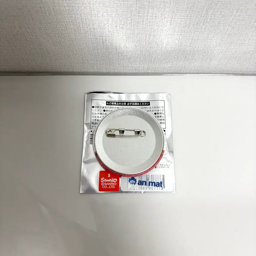 [BUNJANG] Evangelion Asuka Langley Petri Doll Desktop Figure &amp; Sanrio Hello Kitty Can Badge Set / 에반게리온 아스카 랑그레이 페타돌 데스크탑 피규어 산리오 헬로키티 캔뱃지