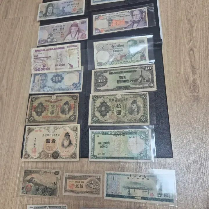 [BUNJANG] Collection of 18 Foreign Banknotes with Bonus Items / 외국 지폐 모음 18종 및 서비스(다섯번째 사진)
