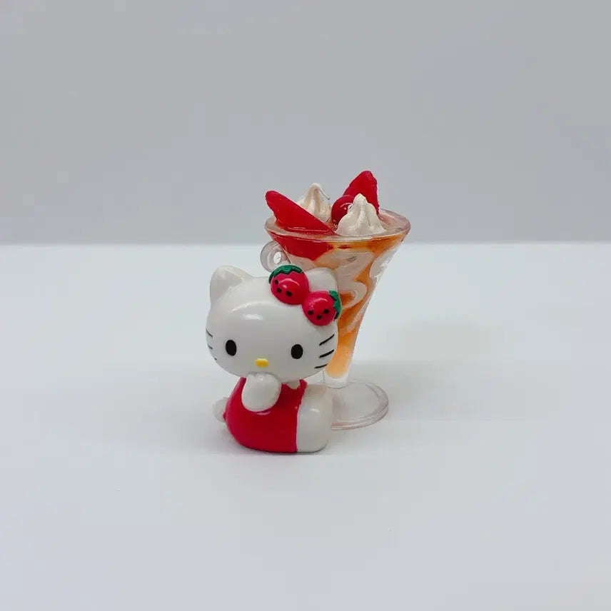 [BUNJANG] Classic Kitty Parfait Keychain / 고전 키티 파르페 키링 고전키티