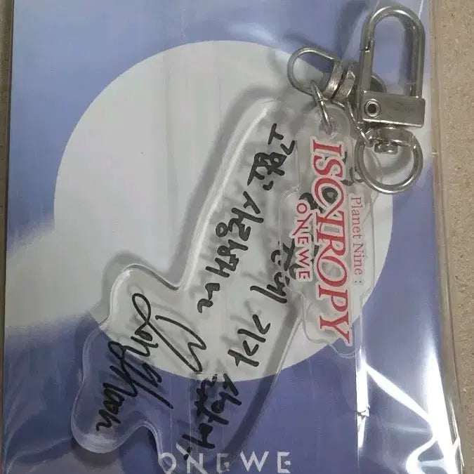 [SOLD OUT] 원위 ONEWE ISOTROPY 키링 용훈 사인 굿즈