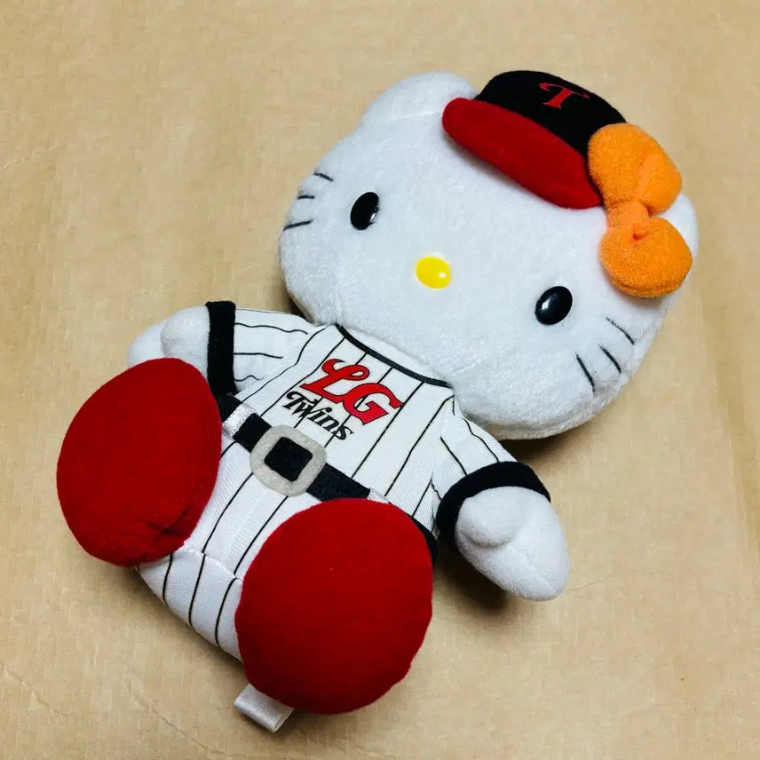 [BUNJANG] LG Twins Baseball Kitty Doll (Sitting) / 엘지트윈스 야구키티인형 앉은키티