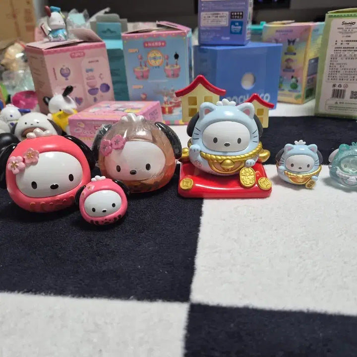 [BUNJANG] Sanrio Pochacco Daruma &amp; Maneki-neko Figures Set (Hong Kong Edition Included) / 탑토이 포차코 다루마, 마네키네코 피규어, 홍콩판 포함