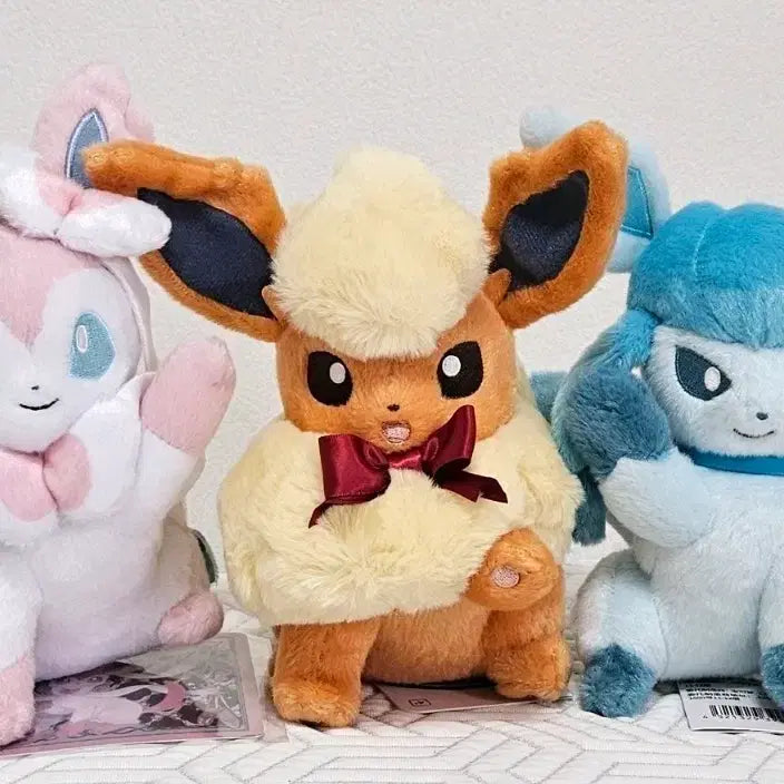 [BUNJANG] High Five Eevee Collection Sylveon, Vaporeon, Glaceon Plush Dolls / 하이파이브 이브이 컬렉션 님피아 부스터 글레이시아 봉제인형